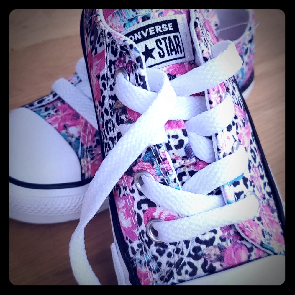 Never been worn: Low Top Floral Pattern Shoes